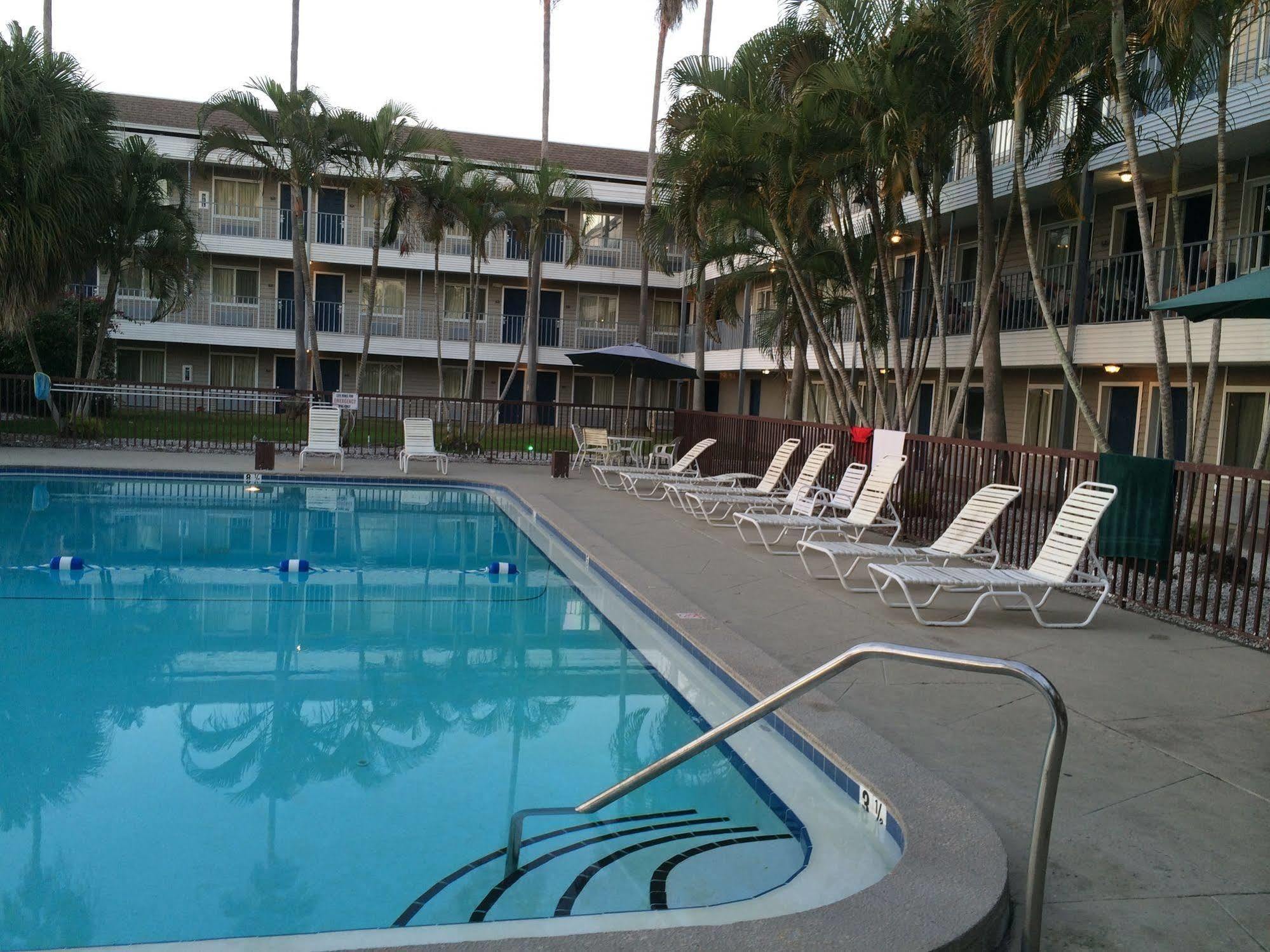 Lantern Inn & Suites - Sarasota Ngoại thất bức ảnh